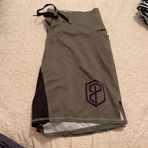 Born Primitive men’s shorts